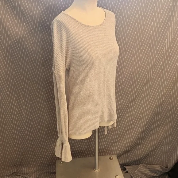 Womens Lucky Brand gray long bell sleeve top with bows size S. - Picture 3 of 13